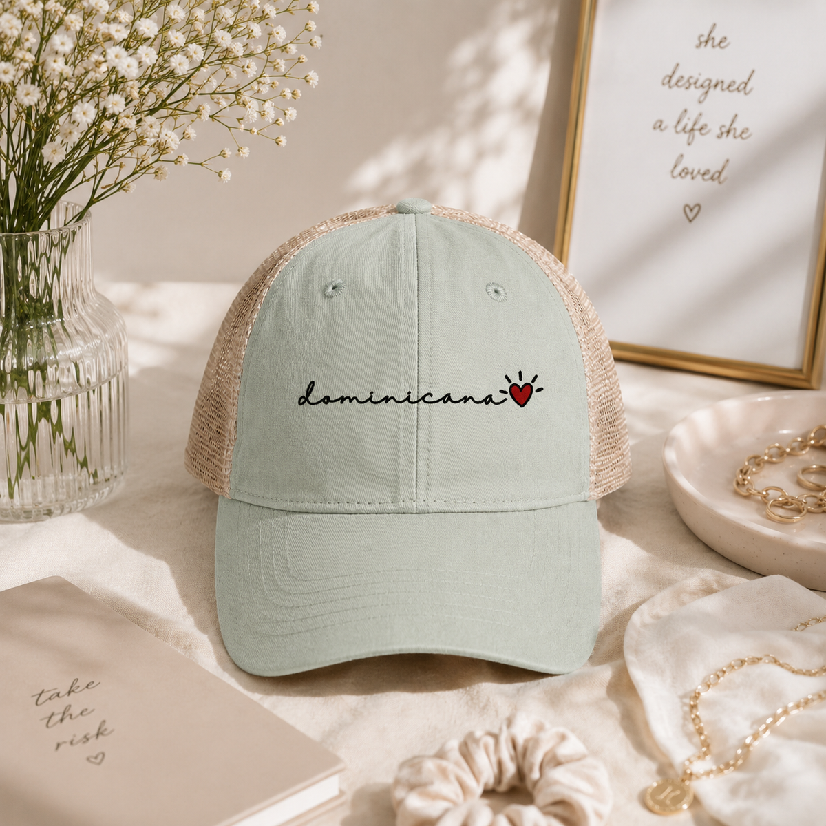 Dominicana mesh cap with printed heart design for women